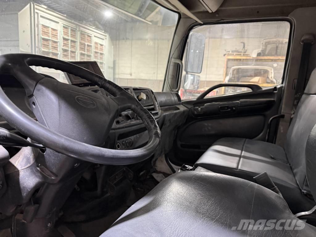 Hino 338 شاحنات المخلفات