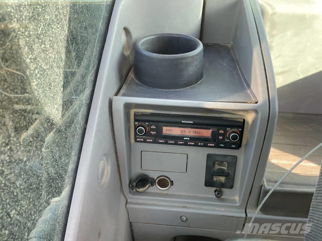 Volvo EC 140 EL حفارات زحافة