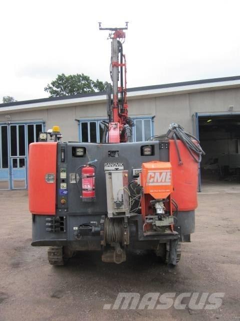 Sandvik DC 410 Ri معدات الثقب السطحي