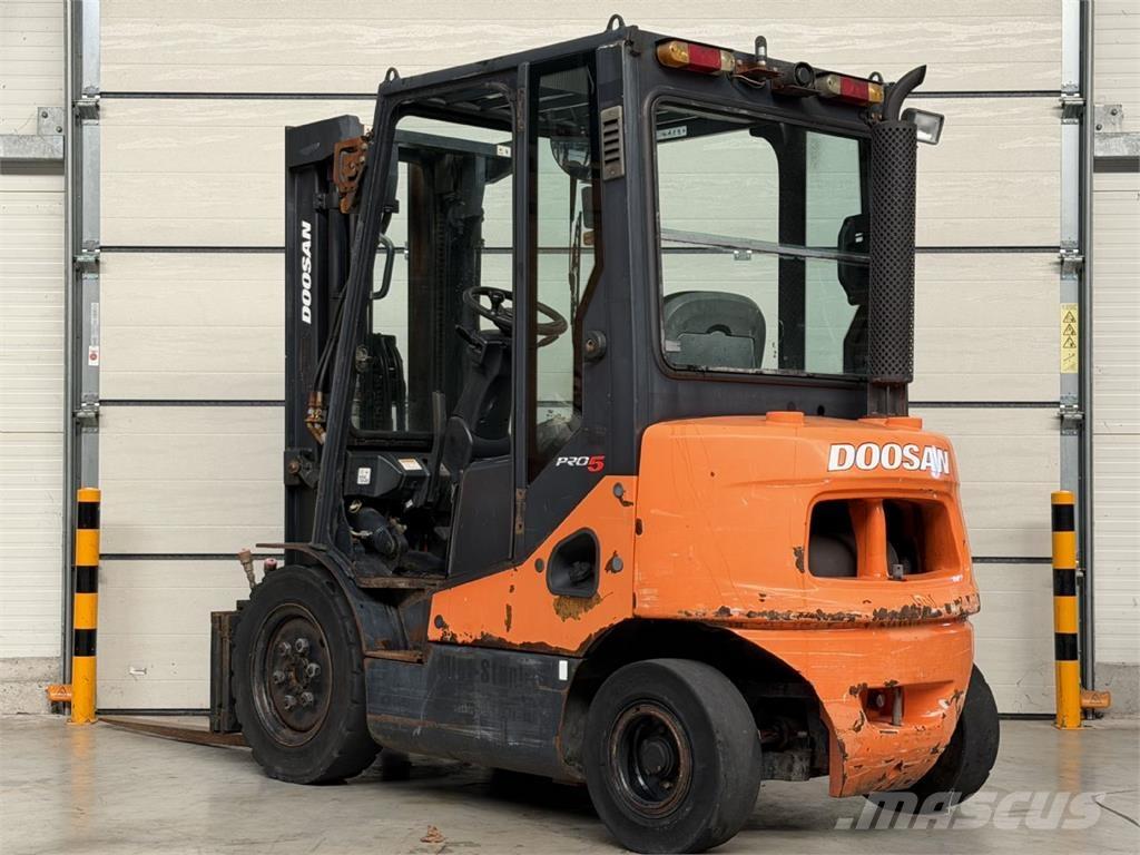 Doosan D20S-5 شاحنات الديزل
