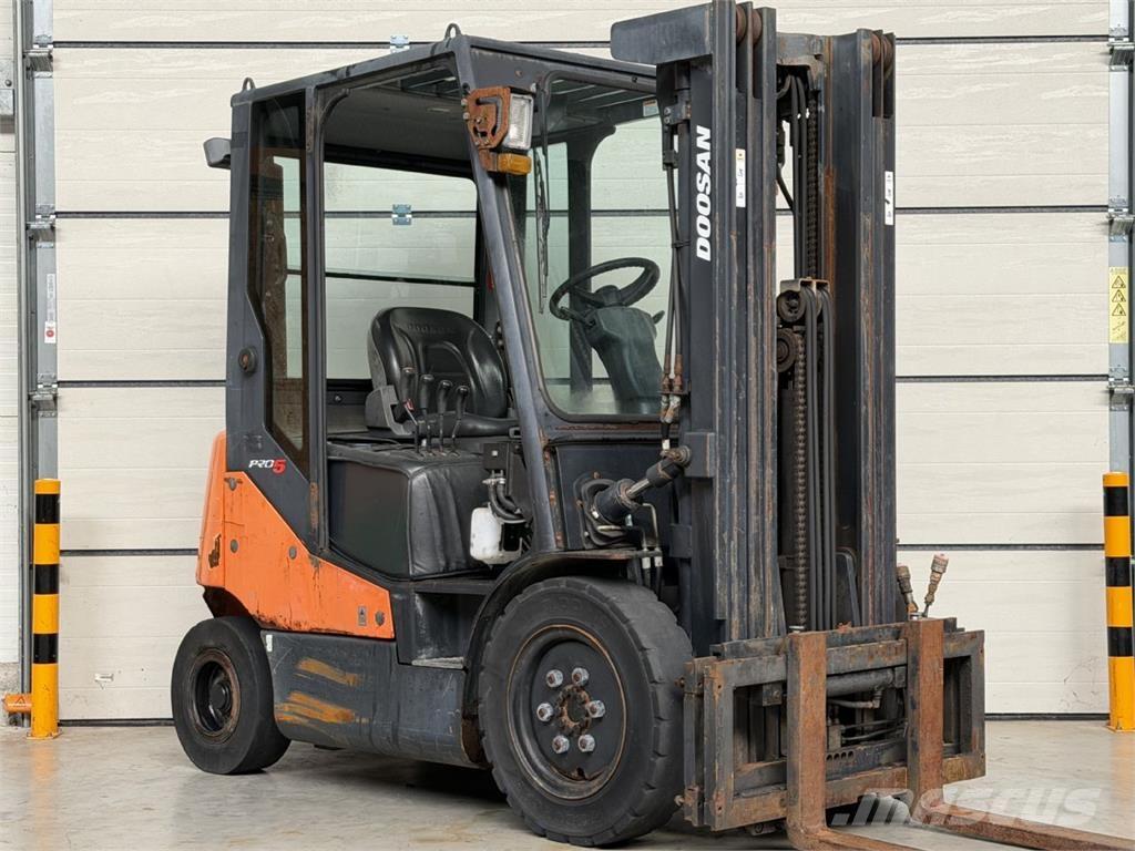 Doosan D20S-5 شاحنات الديزل