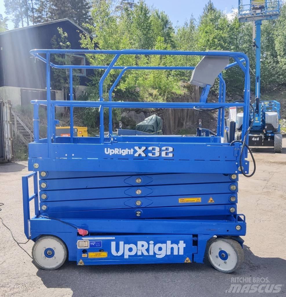 UpRight X32N رافعات مقصية الشكل