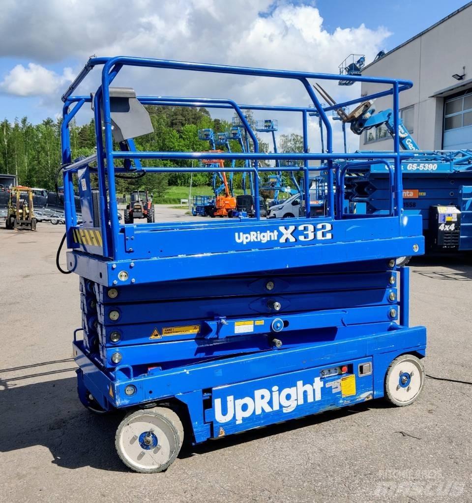 UpRight X32N رافعات مقصية الشكل