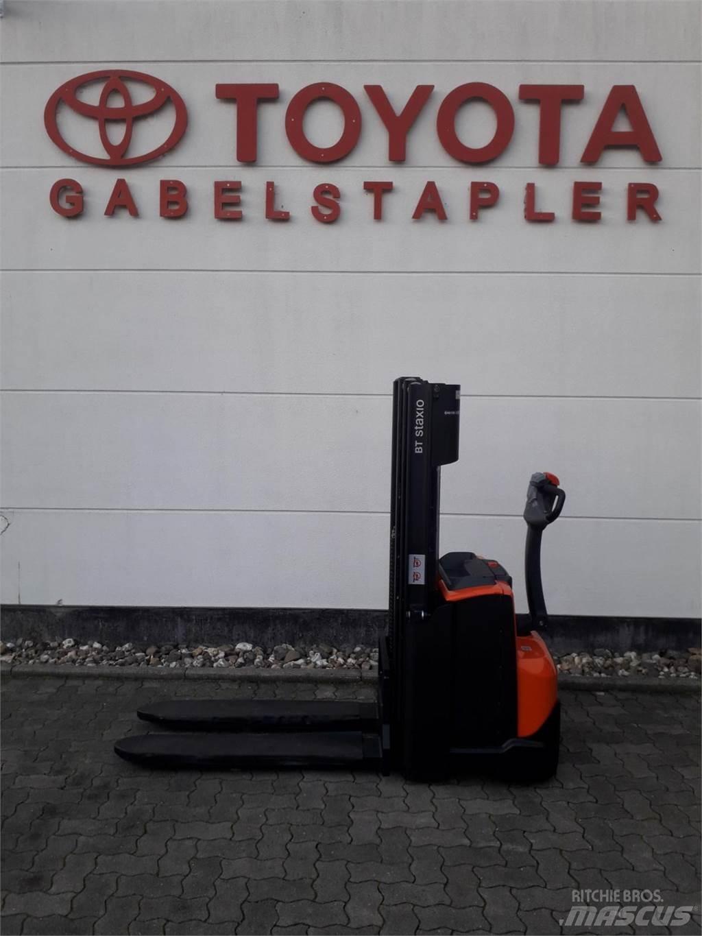 Toyota SWE120 معدات التكديس الجوالة