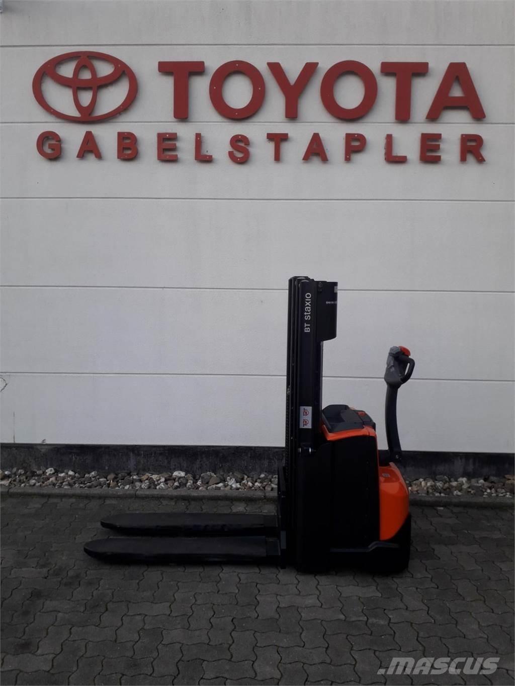 Toyota SWE120 شاحنات مناولة ذاتية الدفع