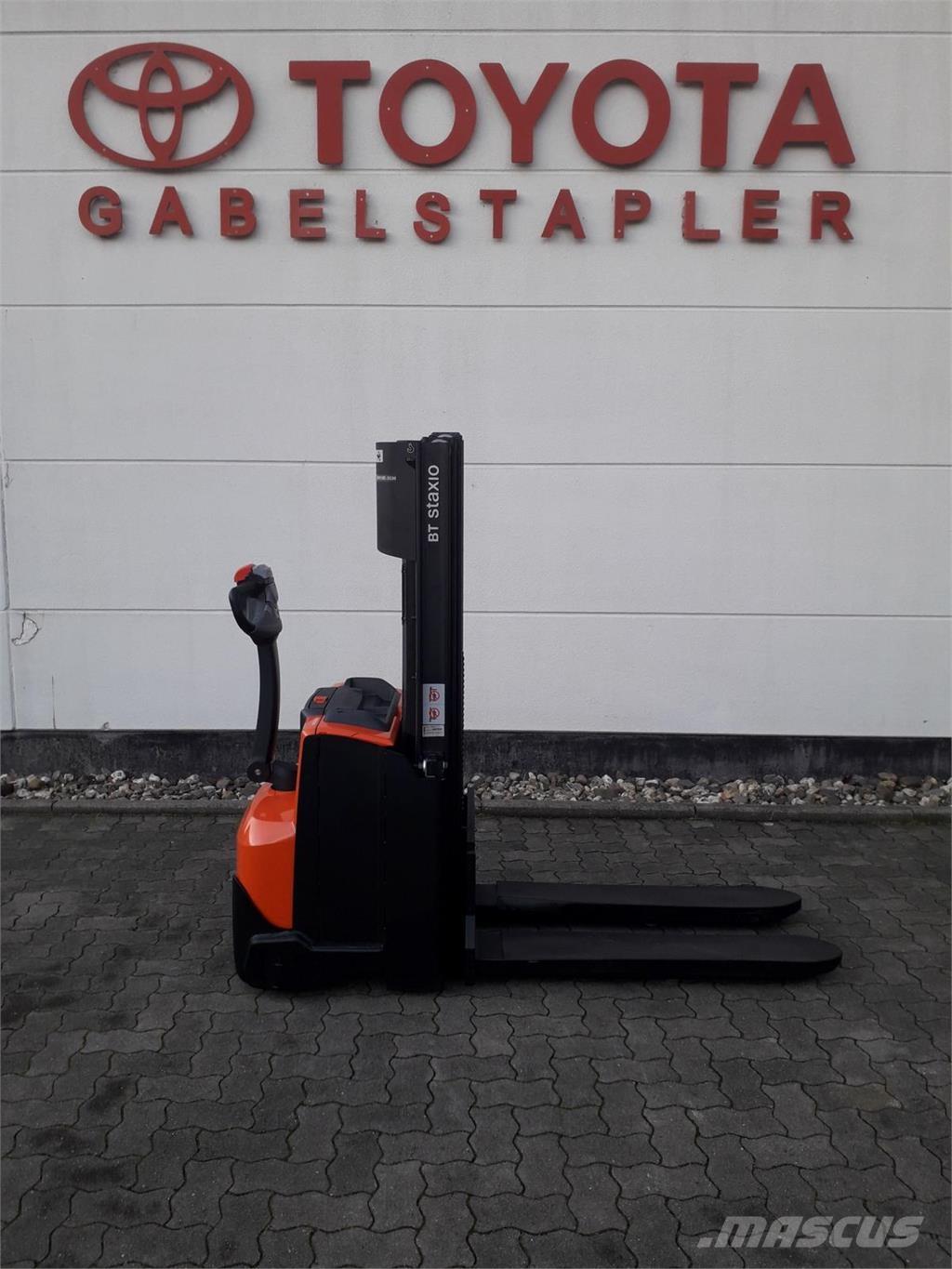 Toyota SWE120 شاحنات مناولة ذاتية الدفع