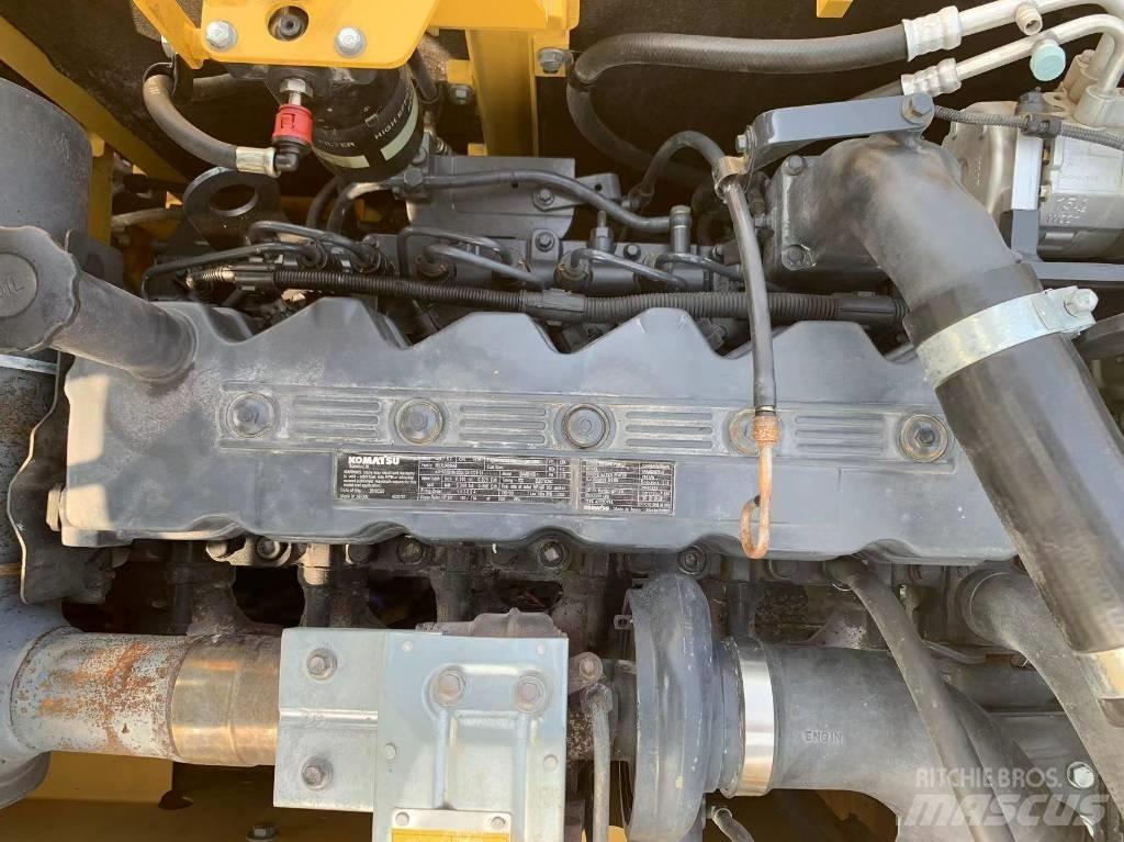 Komatsu PC 220-8 حفارات وسط 7 طن - 12 طن