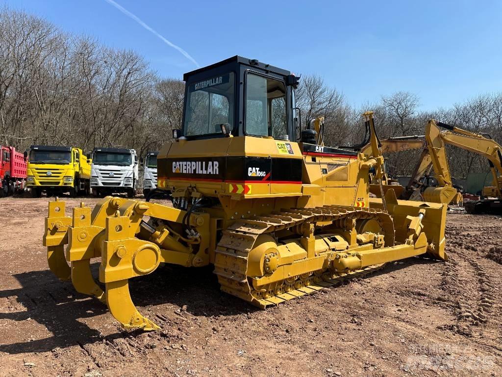 CAT D 6 G بلدوزرات مجنزرة