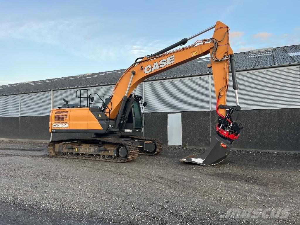 CASE CX 250 E حفارات زحافة