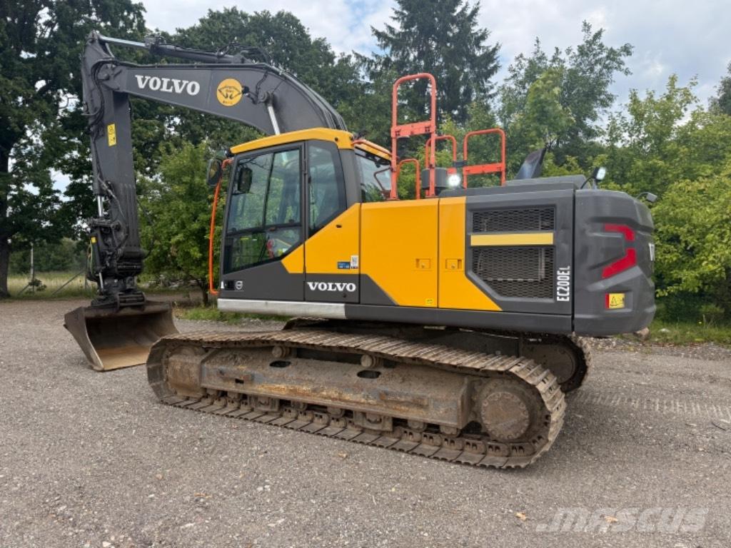 Volvo EC 220 EL حفارات زحافة