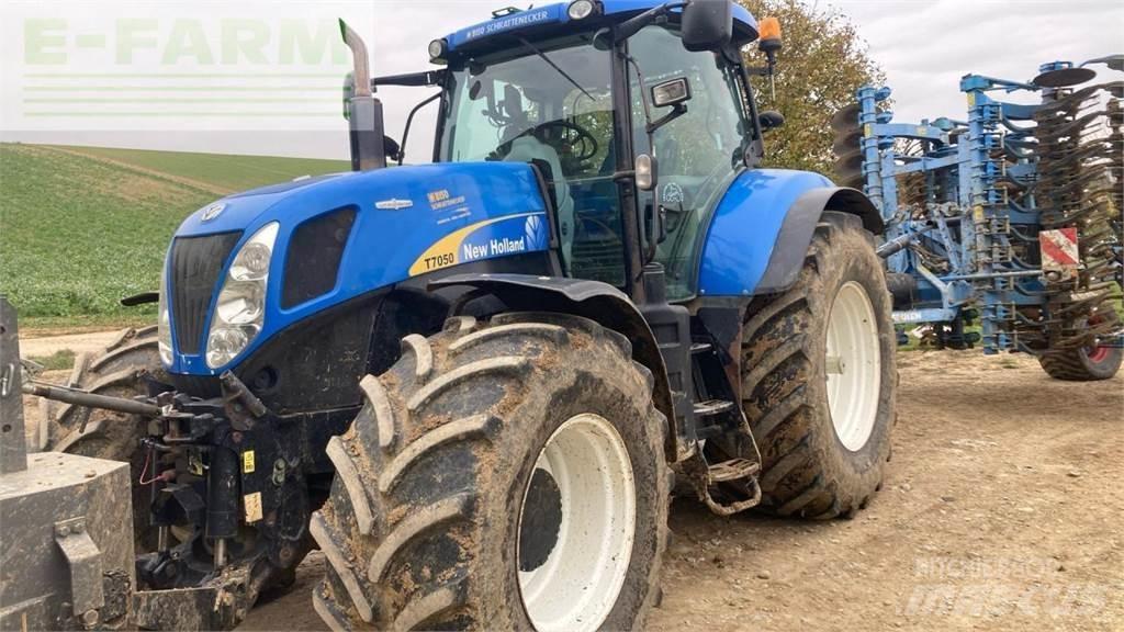 New Holland T7050 الجرارات