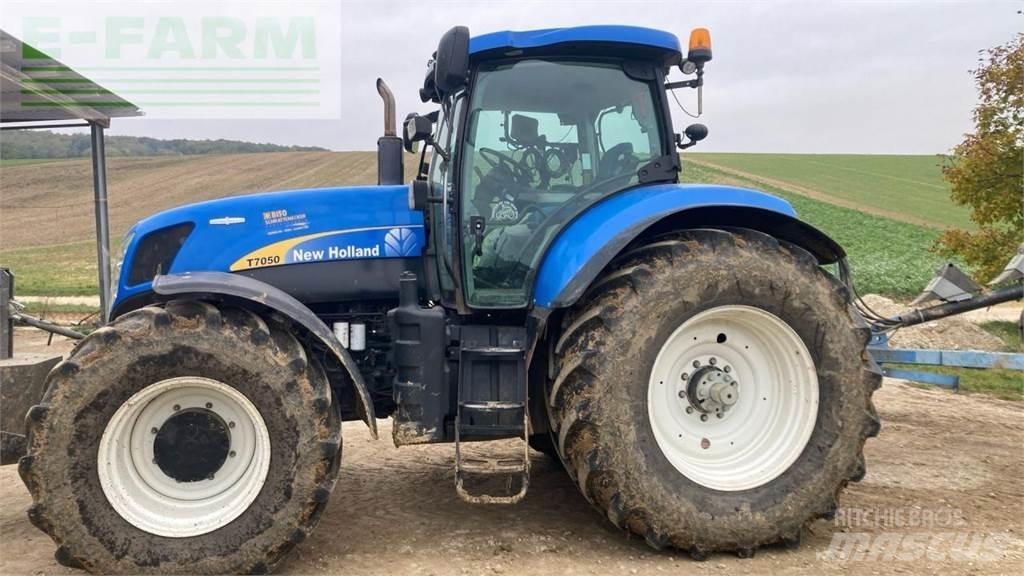 New Holland T7050 الجرارات