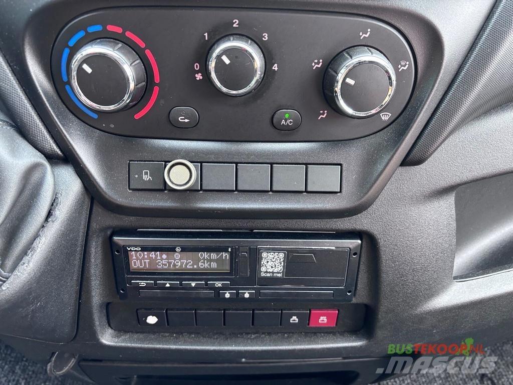 Iveco UNVI Compa المركبة