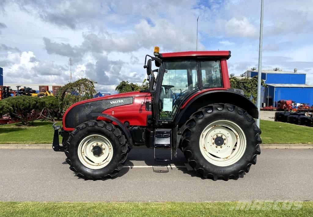Valtra T 131 الجرارات