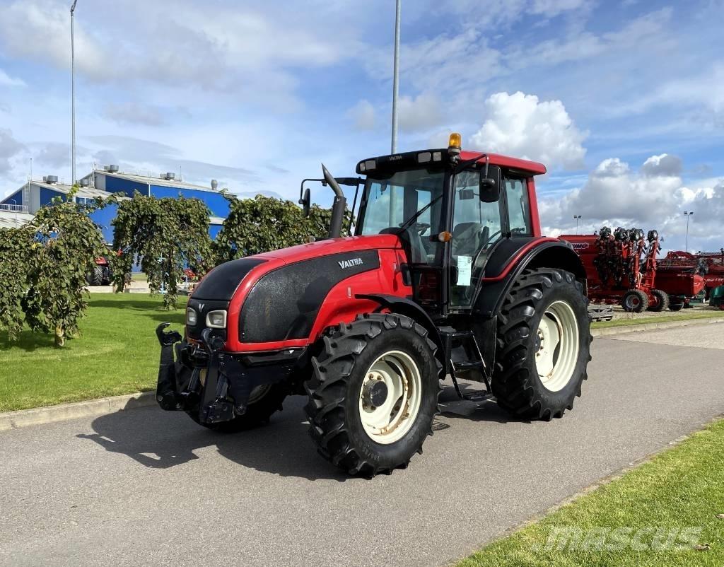 Valtra T 131 الجرارات