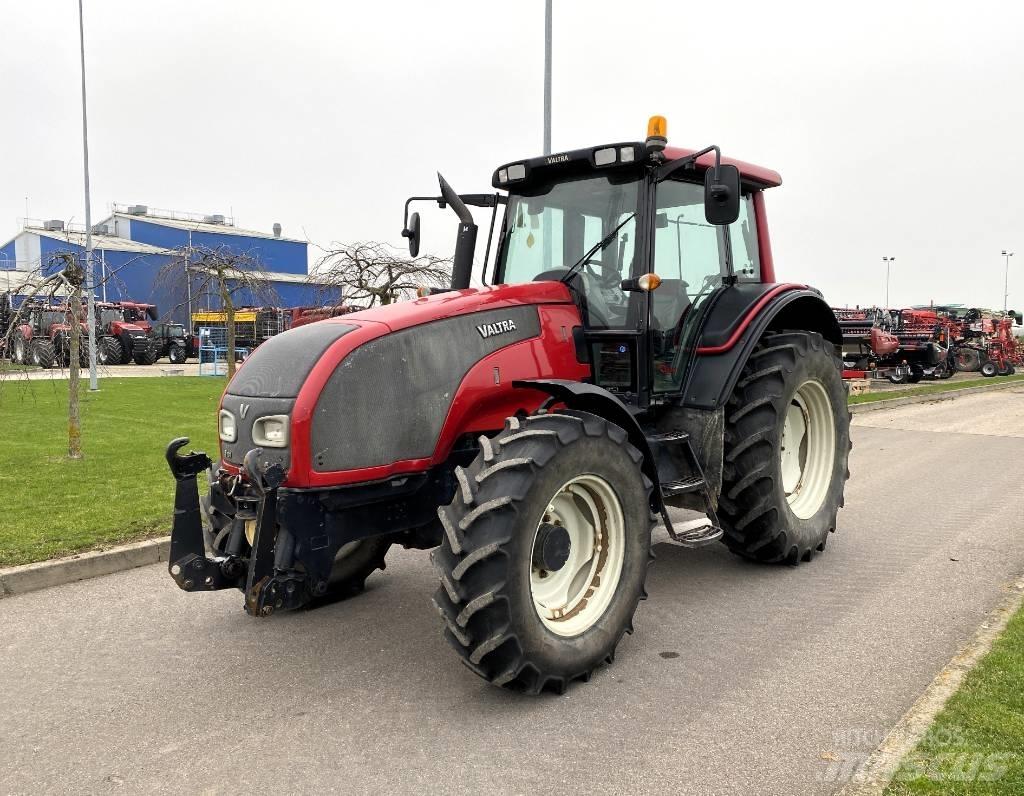 Valtra T 131 الجرارات