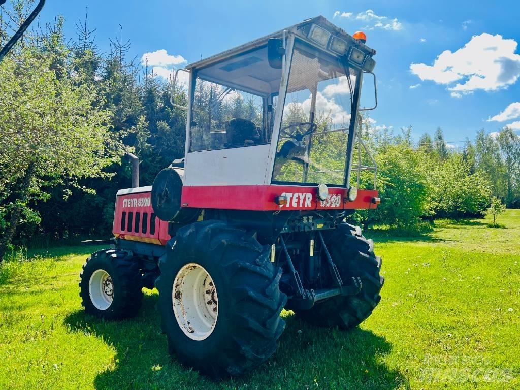Steyr 8320 حصادات الأعلاف