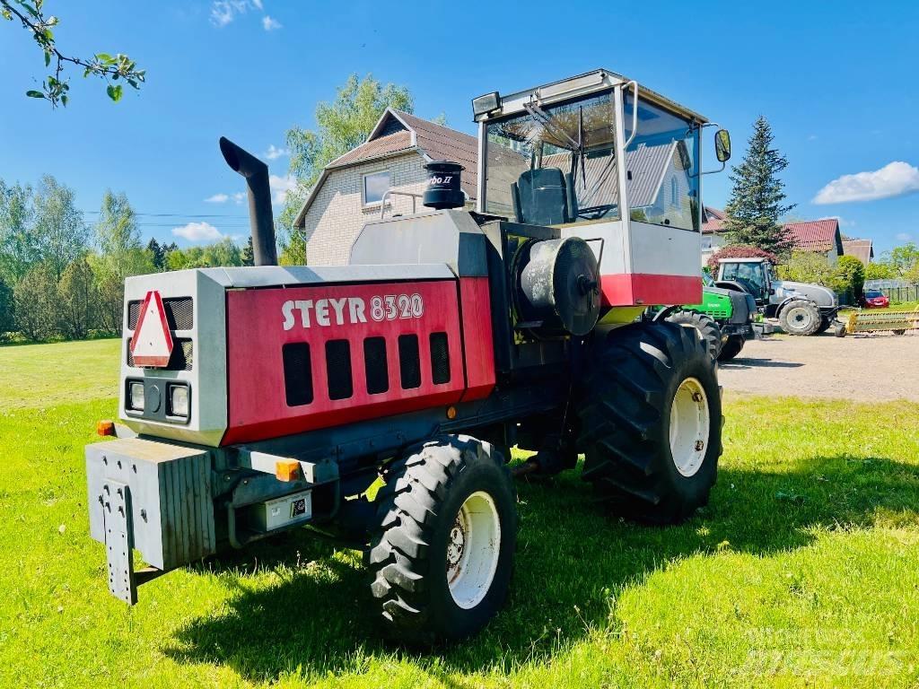 Steyr 8320 حصادات الأعلاف