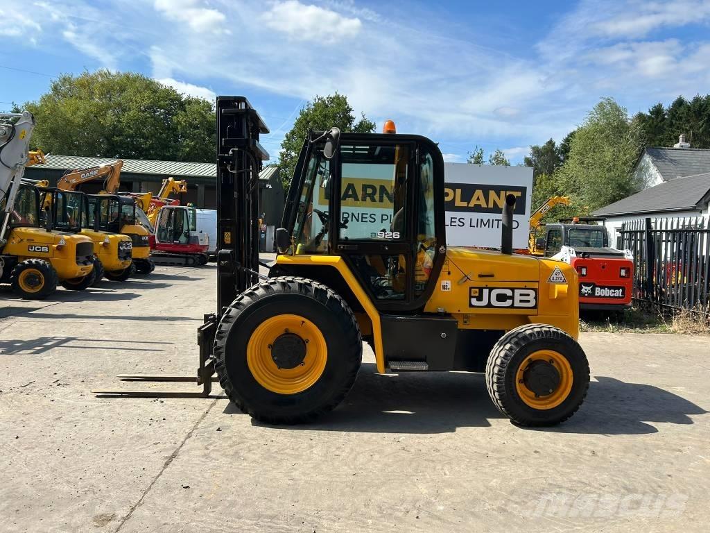 JCB 926 شاحنات الطرق الوعرة