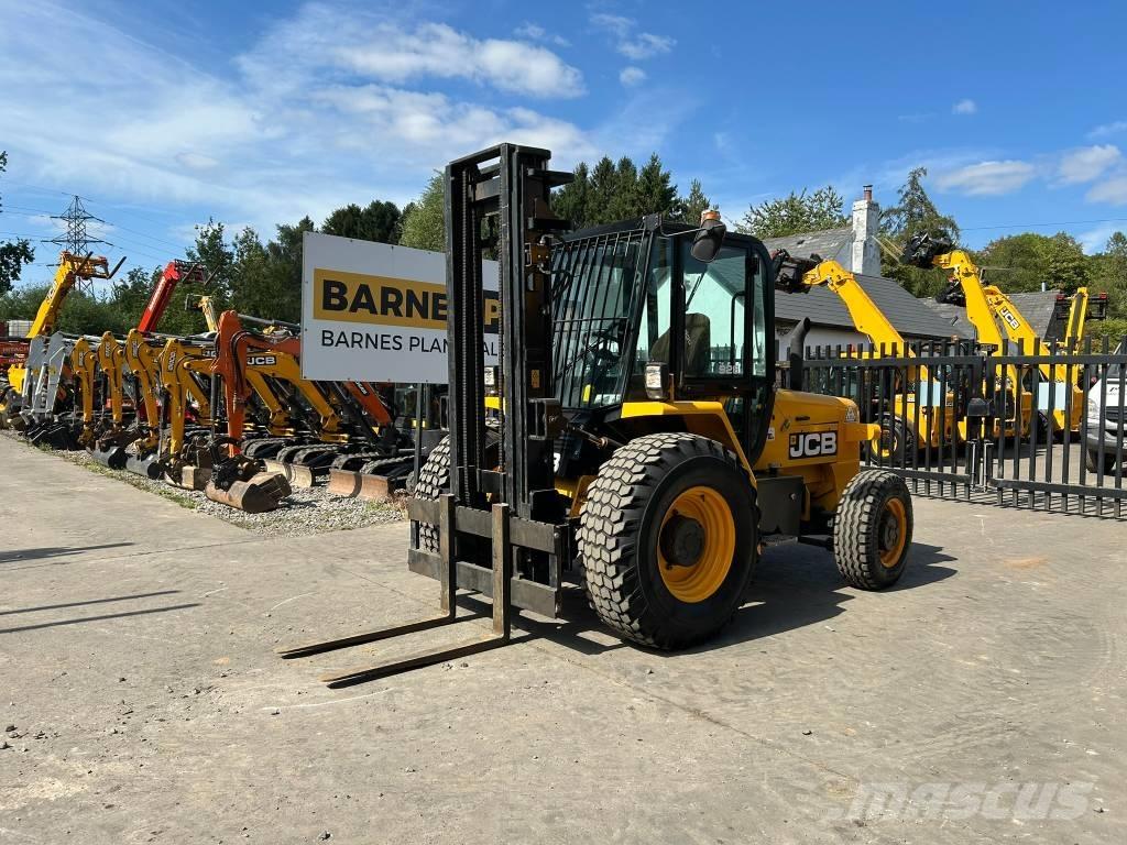 JCB 926 شاحنات الطرق الوعرة