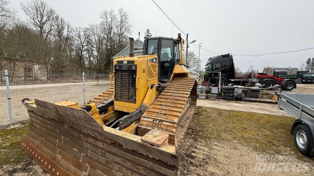 CAT D 6 N LGP بلدوزرات مجنزرة