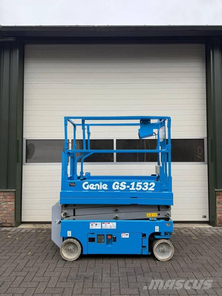 Genie GS 1532 رافعات مقصية الشكل