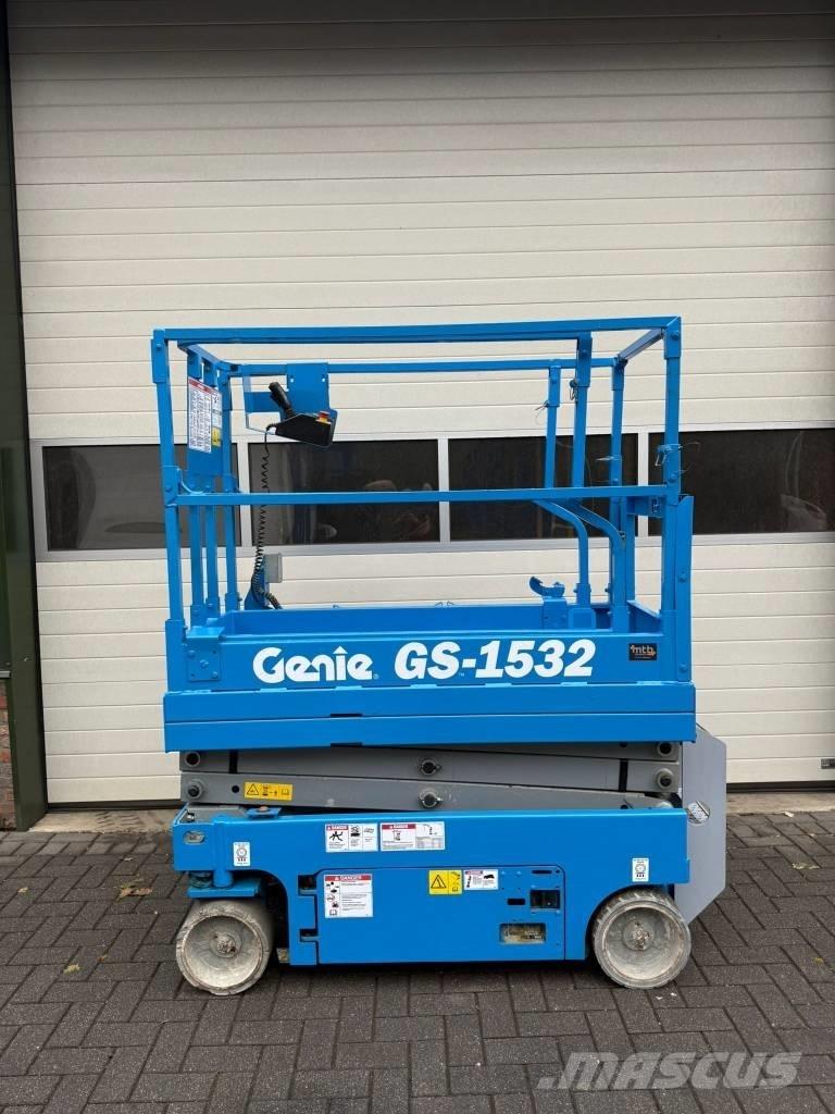 Genie GS 1532 رافعات مقصية الشكل