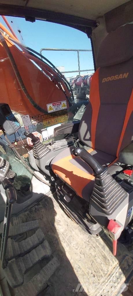 Doosan DX 300 LC حفارات زحافة
