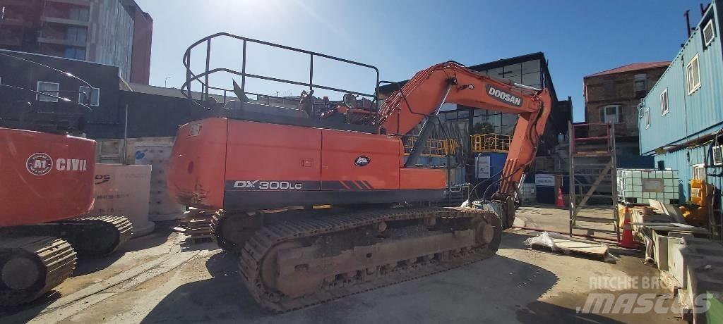 Doosan DX 300 LC حفارات زحافة