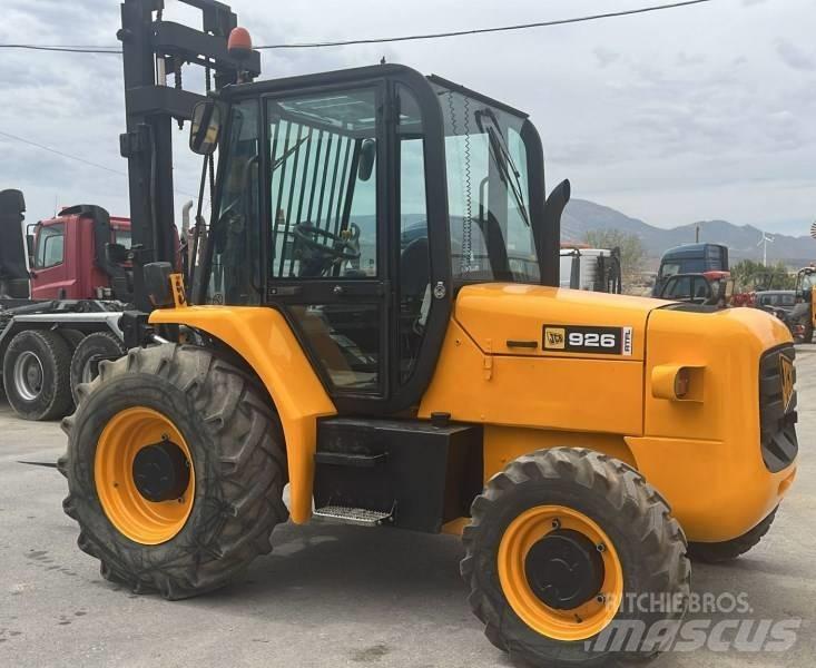 JCB 926 شاحنات الطرق الوعرة