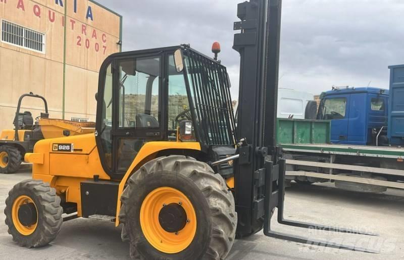 JCB 926 شاحنات الطرق الوعرة