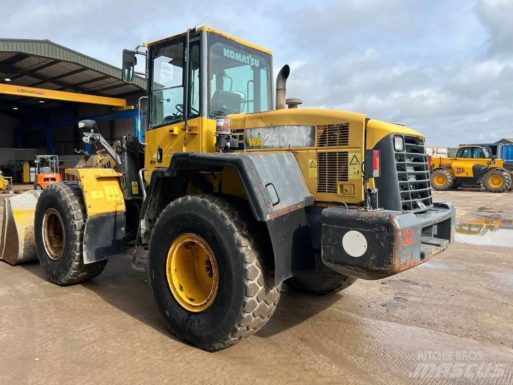 Komatsu WA 250-5H لوادر بعجل