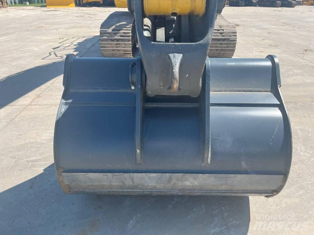 Komatsu PC 210 LC-11 حفارات زحافة