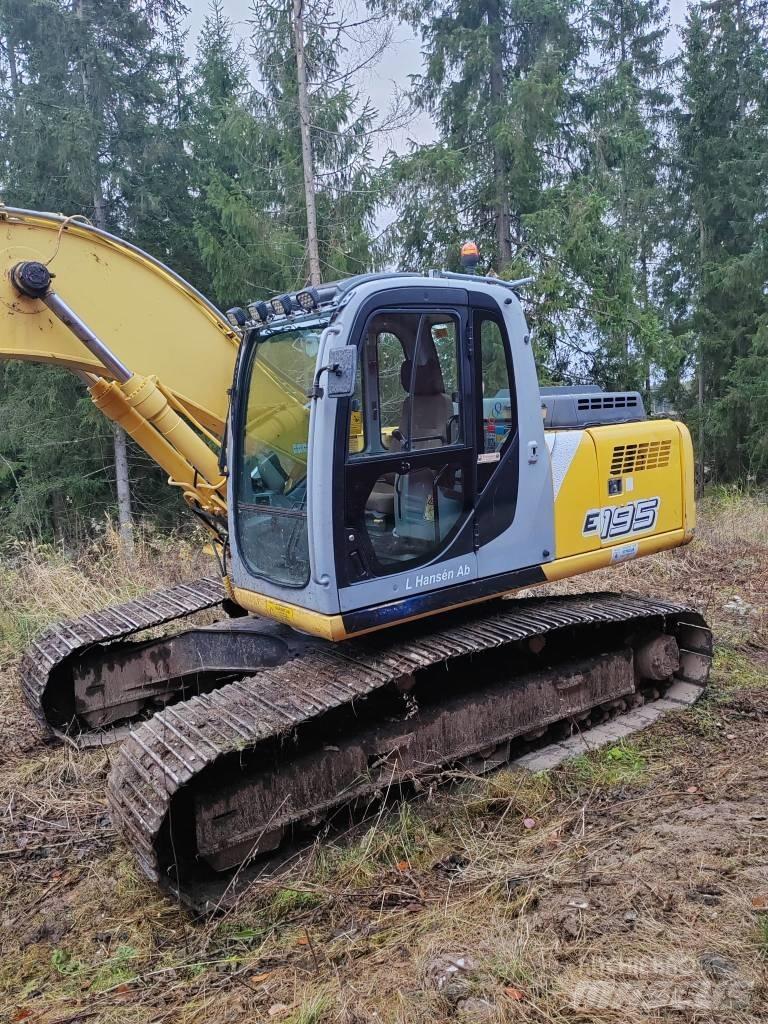 New Holland E 195 حفارات زحافة