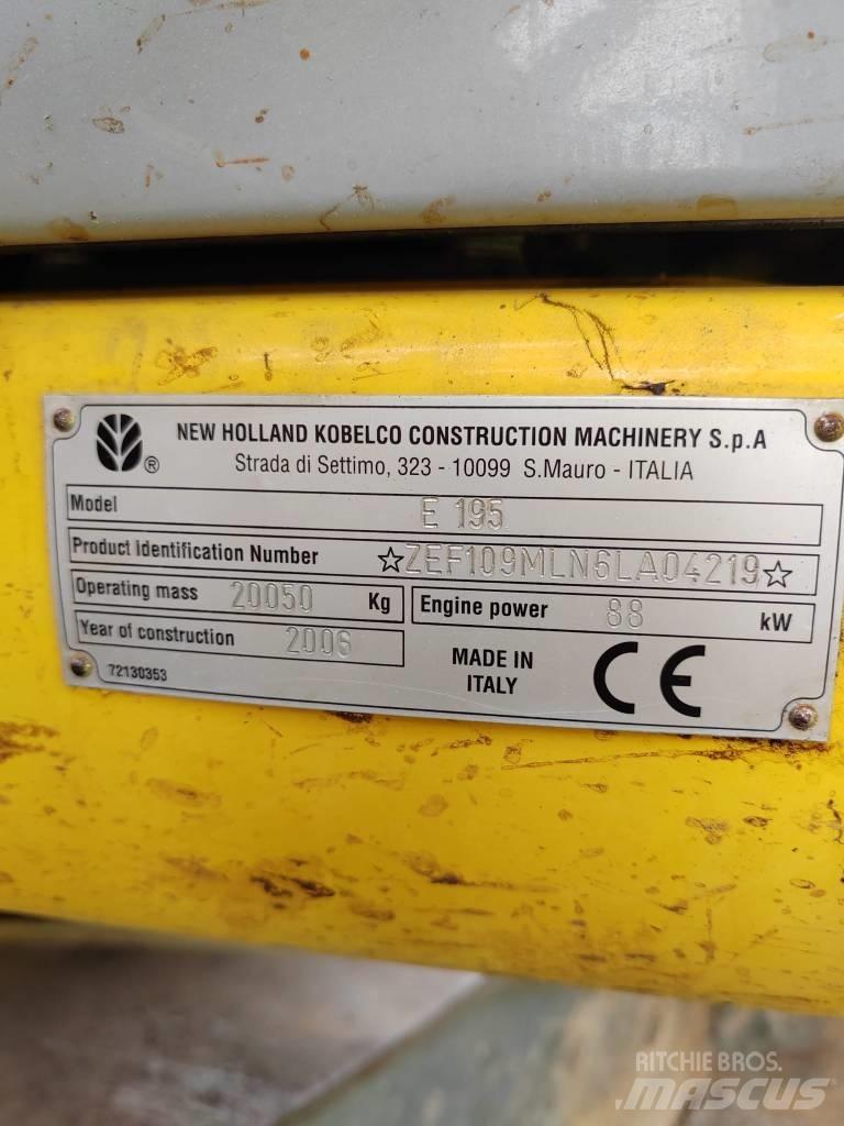 New Holland E 195 حفارات زحافة
