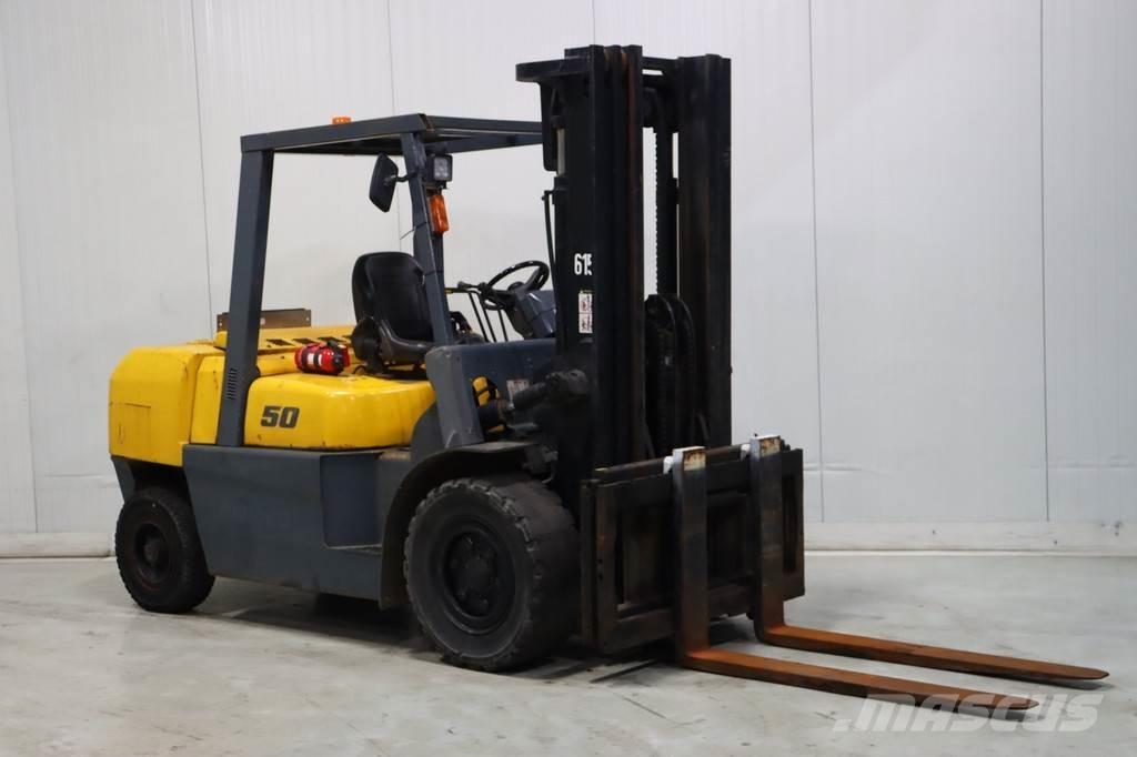 TCM FD50T2 شاحنات الديزل