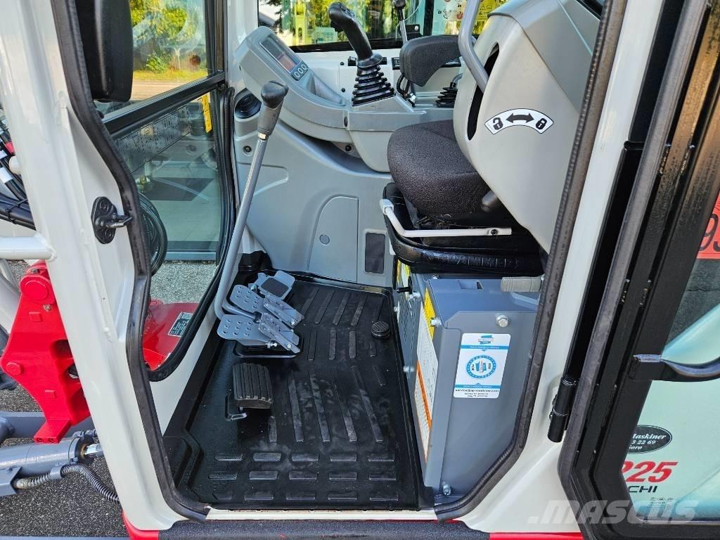 Takeuchi TB 225 حفارات صغيرة أقل من 7 طن (حفارات صغيرة)