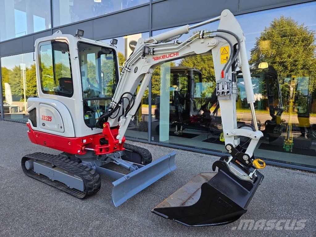 Takeuchi TB 225 حفارات صغيرة أقل من 7 طن (حفارات صغيرة)