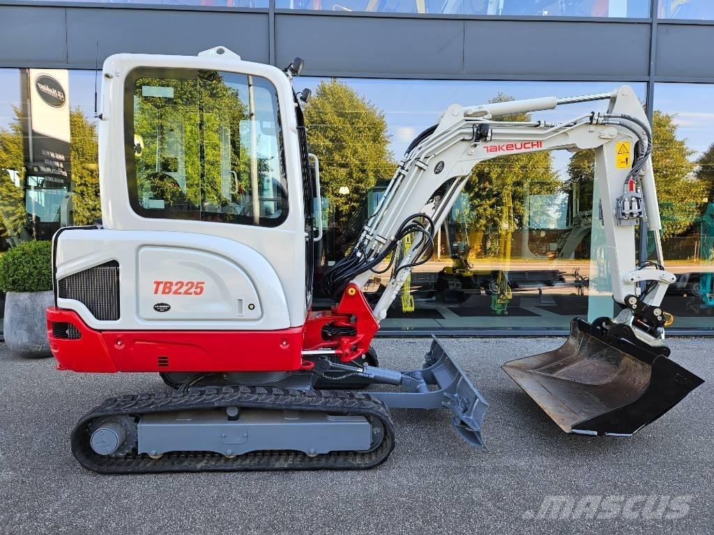Takeuchi TB 225 حفارات صغيرة أقل من 7 طن (حفارات صغيرة)