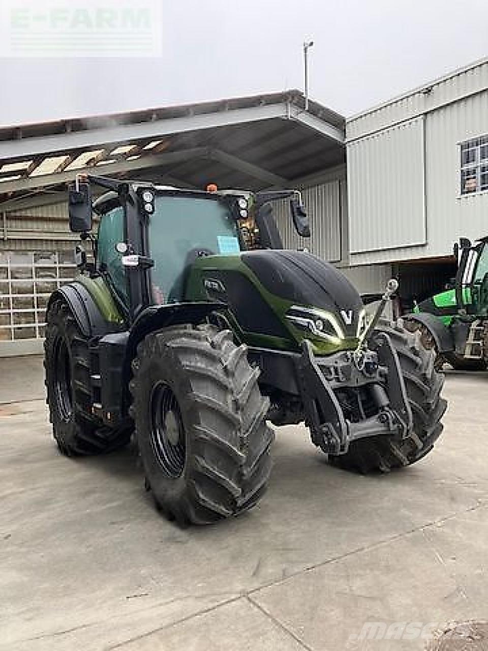 Valtra q305 الجرارات