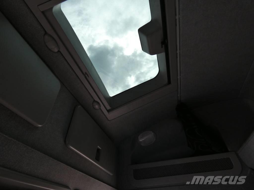 Iveco 180E 28 شاحنات ذات هيكل صندوقي