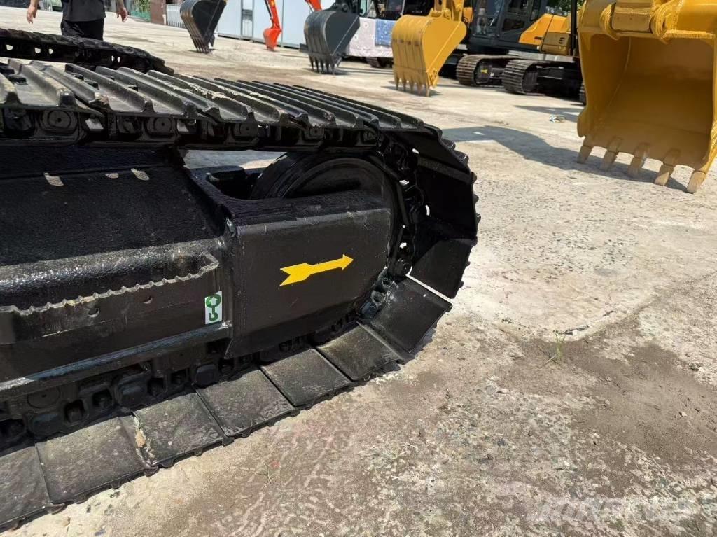 CAT 320D حفارات زحافة