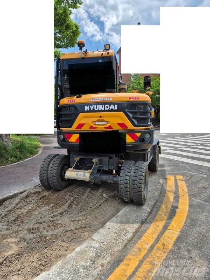 Hyundai 65A حفارات بعجل