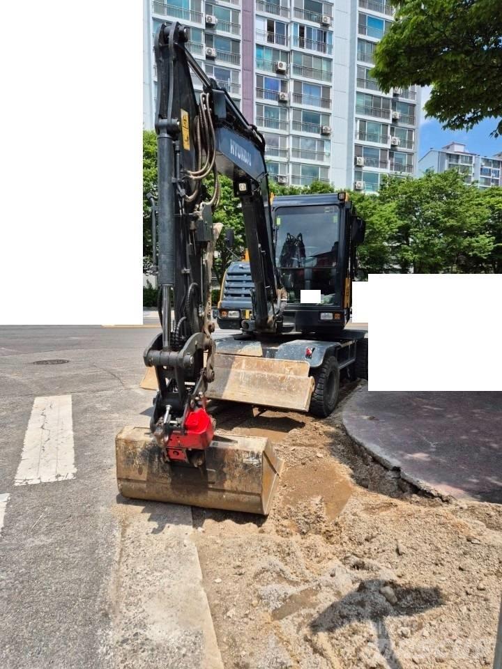 Hyundai 65A حفارات بعجل