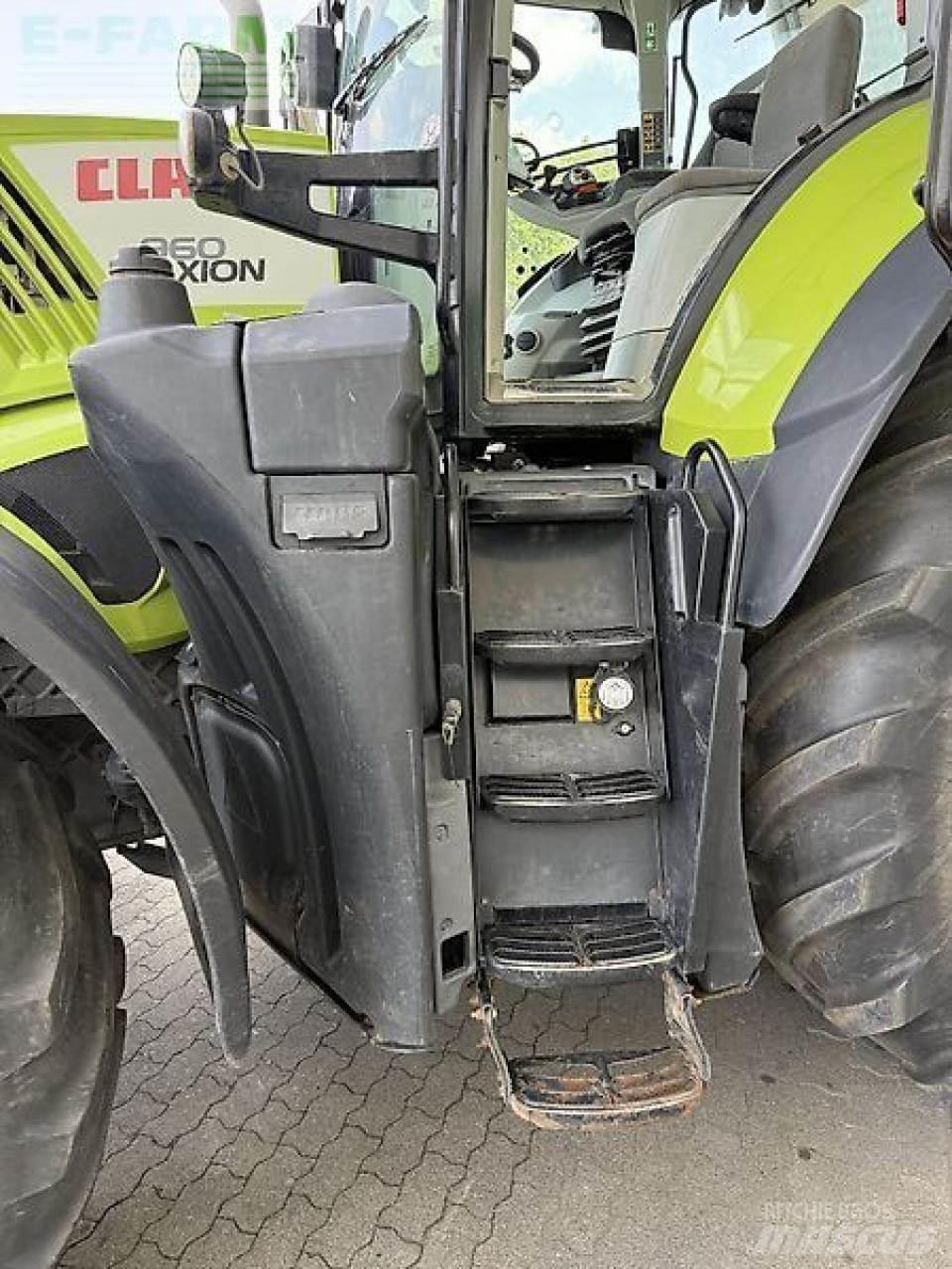 CLAAS axion 960 الجرارات