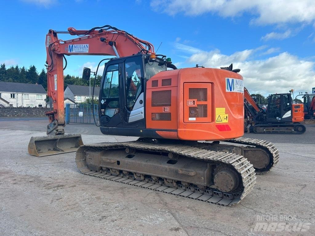 Hitachi ZX225 USLC-6 حفارات زحافة