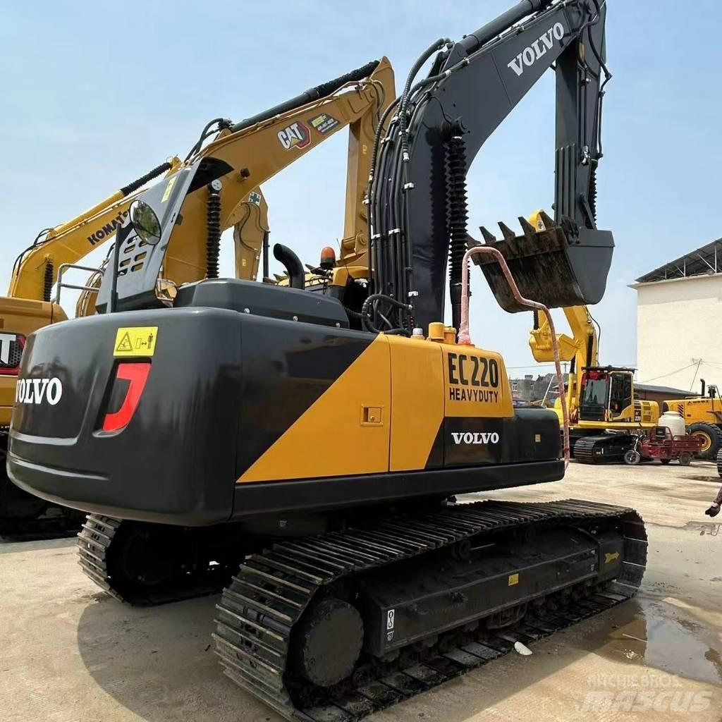Volvo 220 حفارات زحافة