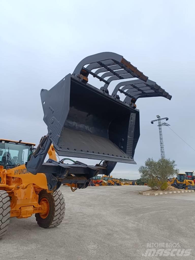 Hyundai HL 955 XT لوادر بعجل