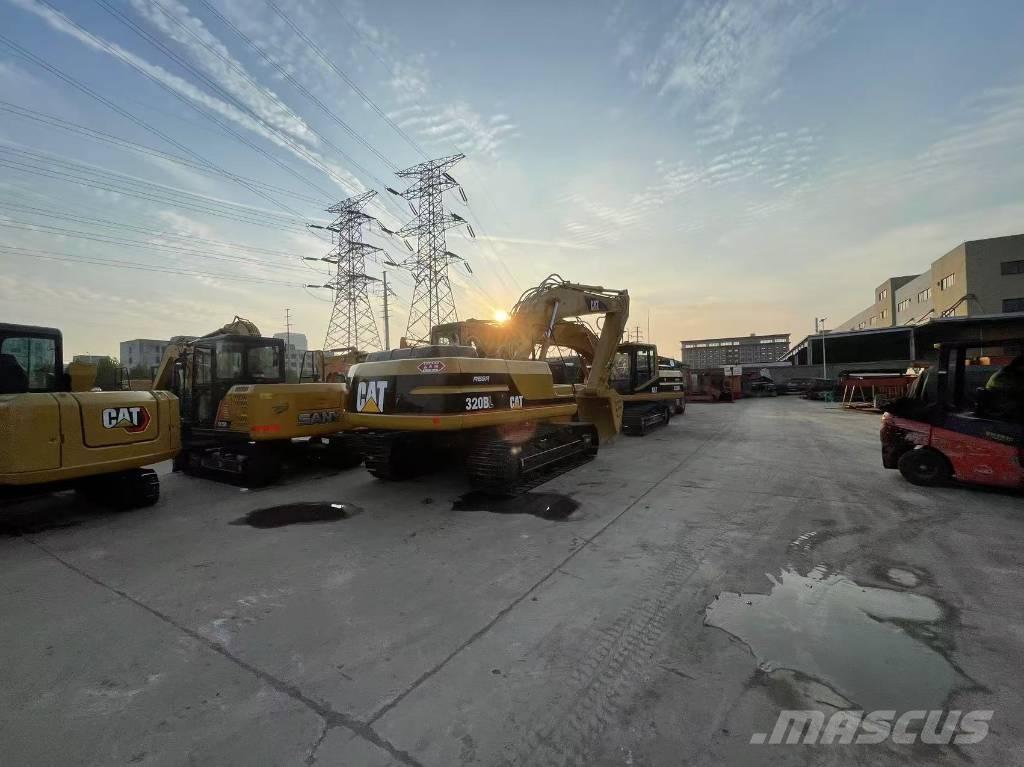 CAT 320 B حفارات زحافة