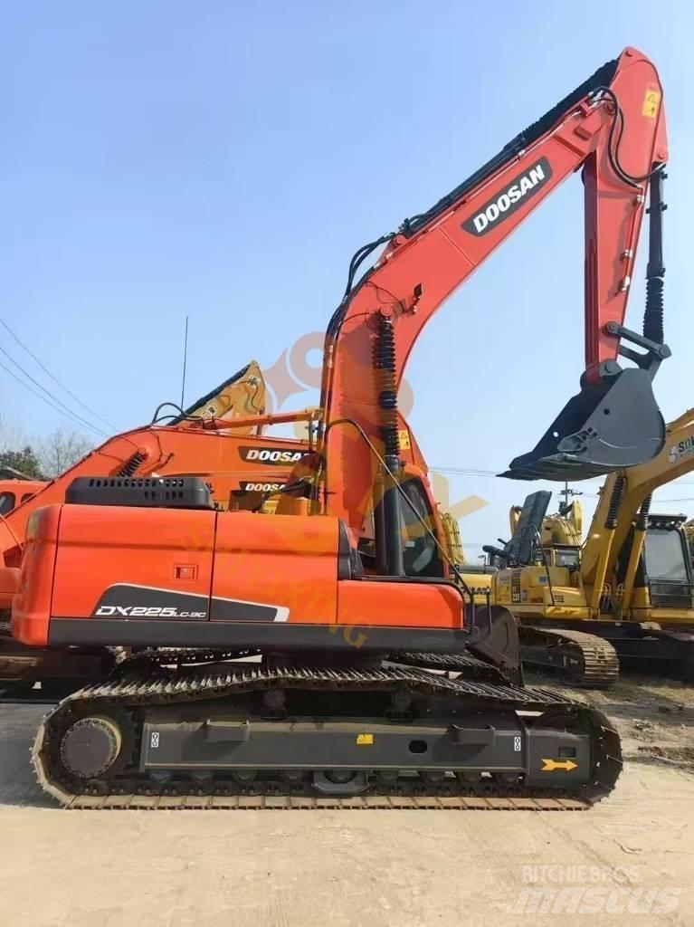 Doosan DX 225 LC حفارات زحافة
